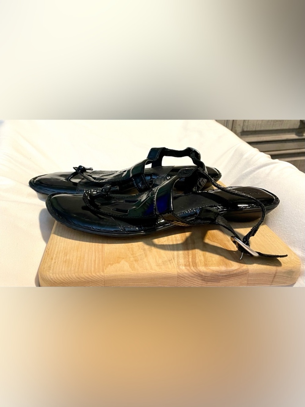 *EUC* BORN/BØRN Patent Leather Thong Sandals - Black - Women’s Size 9M - Picture 2 of 9